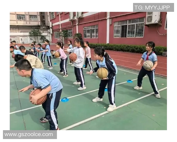 小学篮球原地运球技巧与训练方法全面解析助力孩子们提升球技